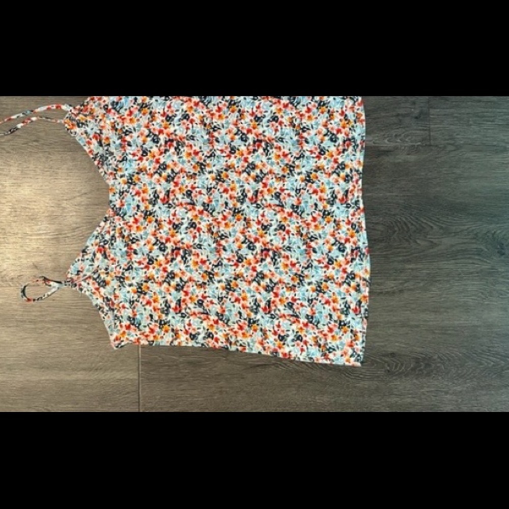 **LIKE NEW** Floral Patterned LOFT Flow Tank M